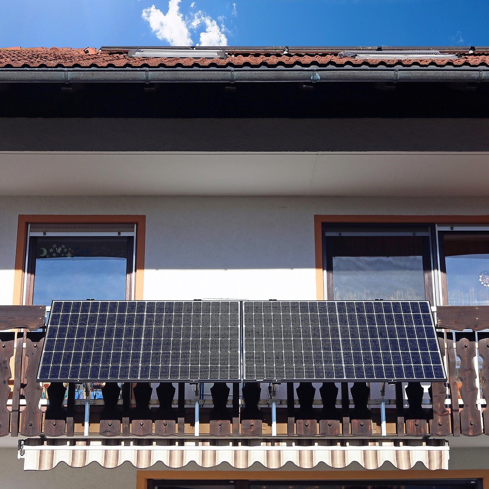 SUNNIVA Solaranlage Balkonkraftwerk 2200W, 1500,00 W, Monokristallin, (HOYMILES Wechselrichter (drosselbar auf 600W oder 800W), Solaranlage Komplettset mit 5m Anschlusskabel für Schuko Steckdose, Balkon Mini-PV Anlage mit WIFI APP und Stromerzeugung