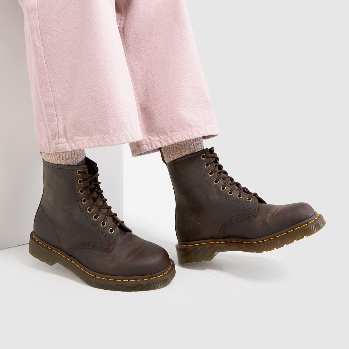 Dr. Martens 1460-as csizma barna színben
