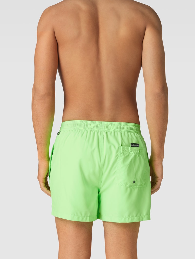 Badehose mit Label-Detail in neon grün