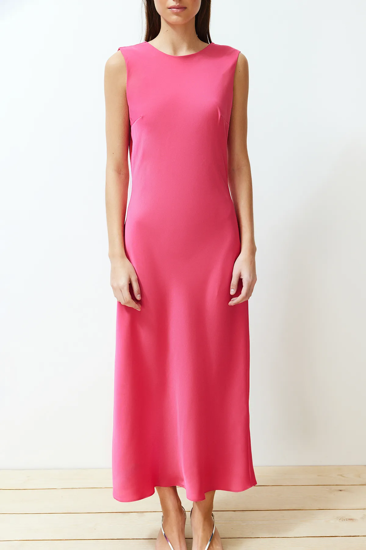 Trendyol Collection  Fuchsia-Rückendetailliertes Maxi-Webkleid aus Satin TWOSS24EL00070