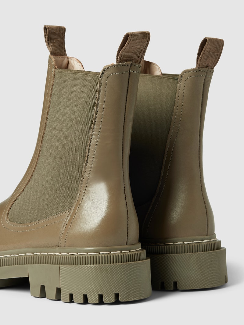 Chelsea Boots aus Leder mit Ziernaht in olivgrün