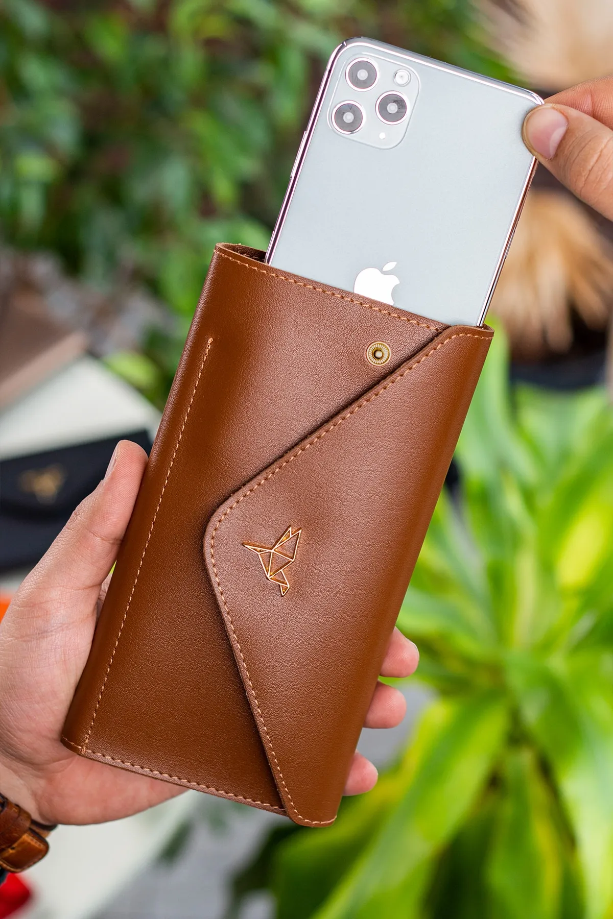 Garbalia  Hellbraune Damenbrieftasche mit Umschlagmodell und Telefon- und Münzfach