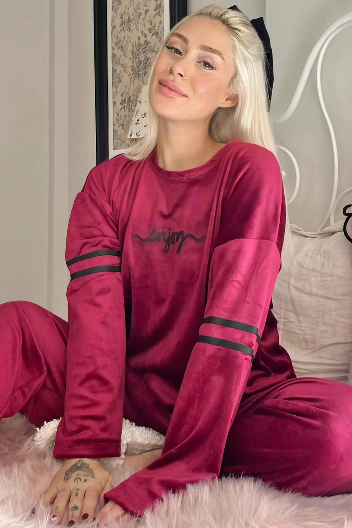 Pijamaevi  Weinrotes, gemustertes, exklusives Damen-Pyjama-Set aus Samt