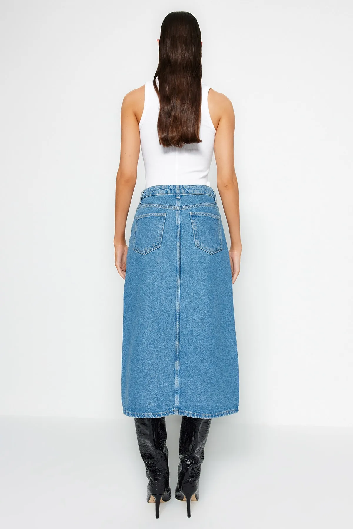 Trendyol Collection  Blauer geschlitzter Midi-Jeansrock TWOAW24ET00086