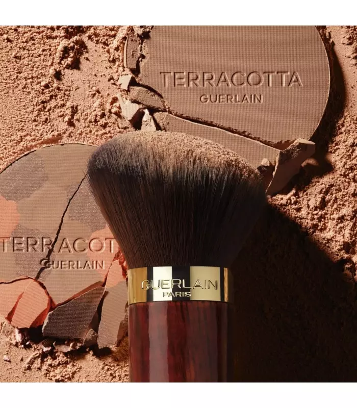 PINCEAU POUDRE Le partenaire parfait des poudres Terracotta