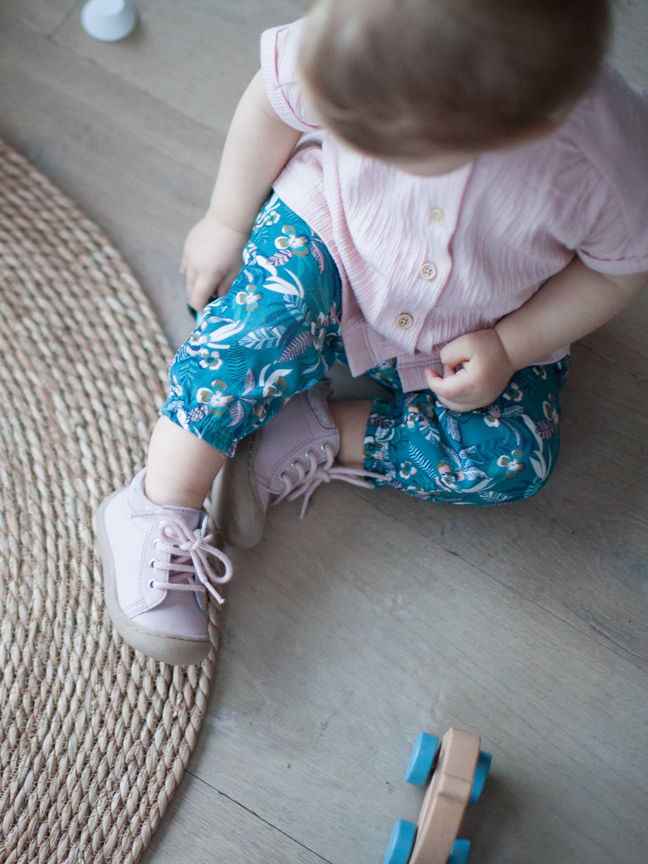 Bottillons cuir souple bébé fille 4 pattes rose clair