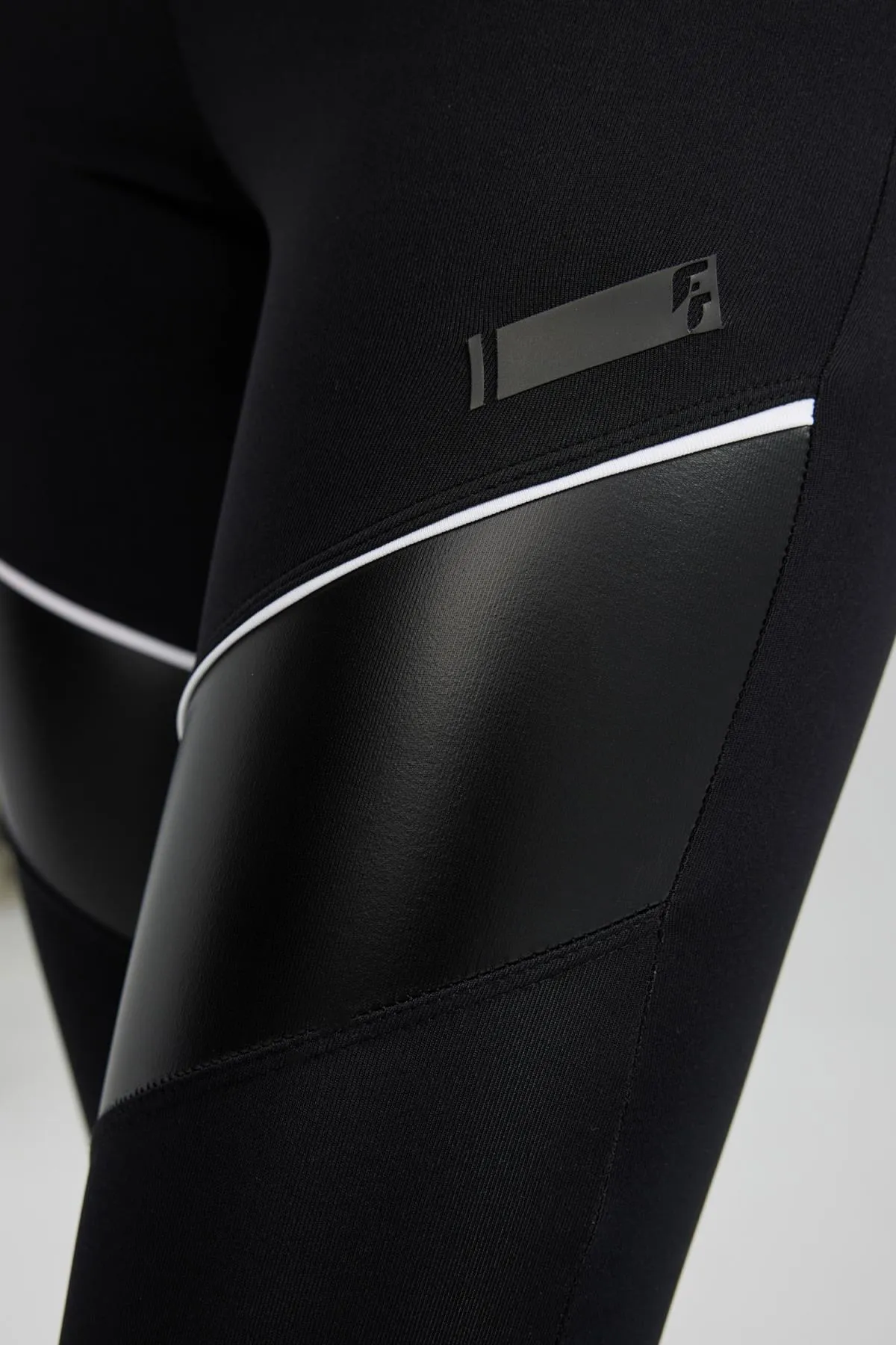 DeFacto  Sport-Strumpfhose mit körperbetonter Passform A5647ax23au