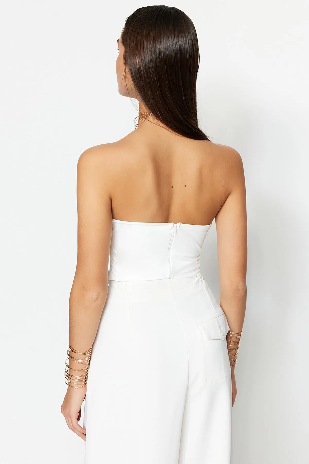Trendyol Collection  Ecrufarbenes, detailliertes, gestricktes Satin-Bustier mit Bügeln TPRSS23BS00006