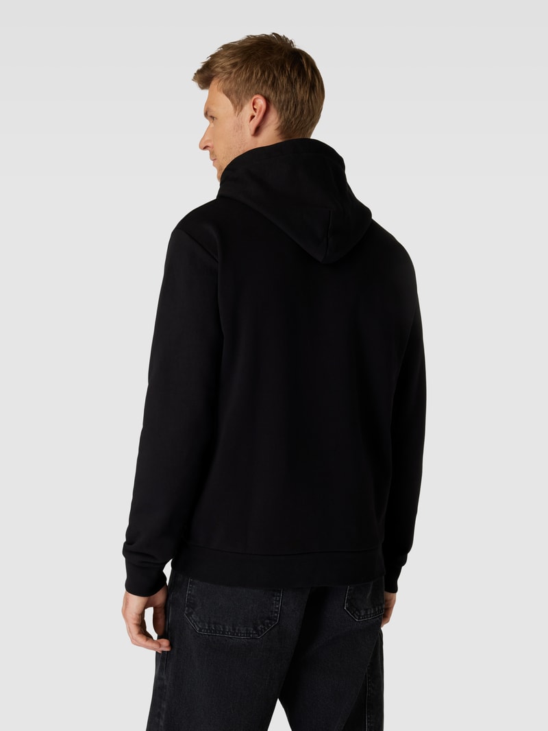 Hoodie mit Känguru-Tasche in schwarz