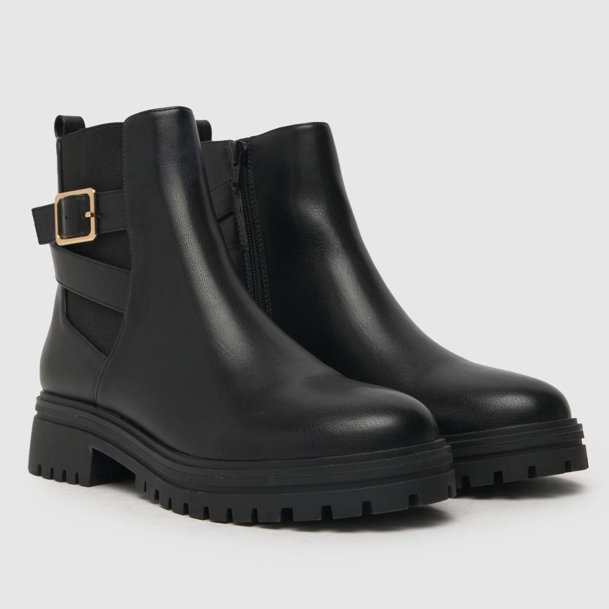 Schuh – Svarta, grova stövlar med spänne och pil