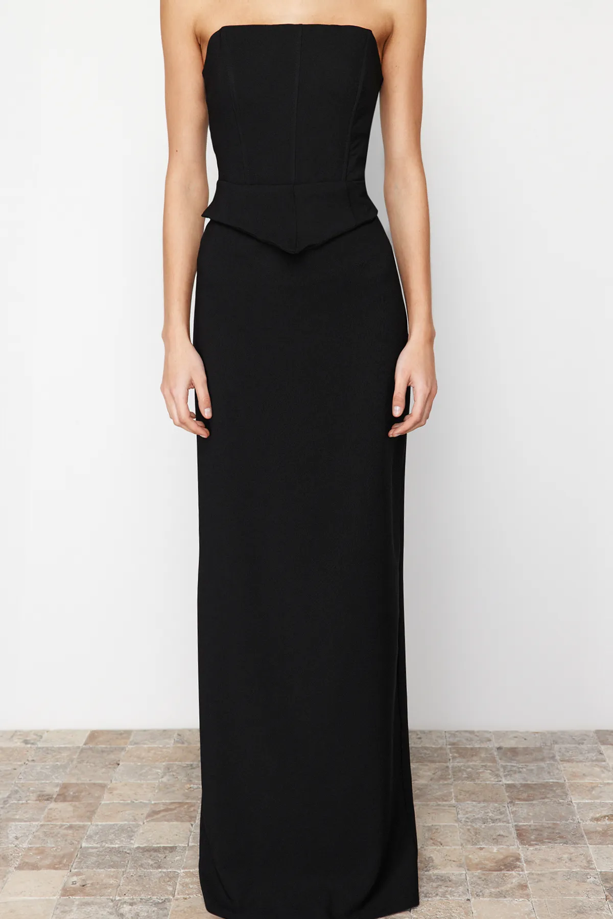 Trendyol Collection  Schwarzes, langes Abendkleid mit gewebtem Korsettdetail TPRSS24AE00148