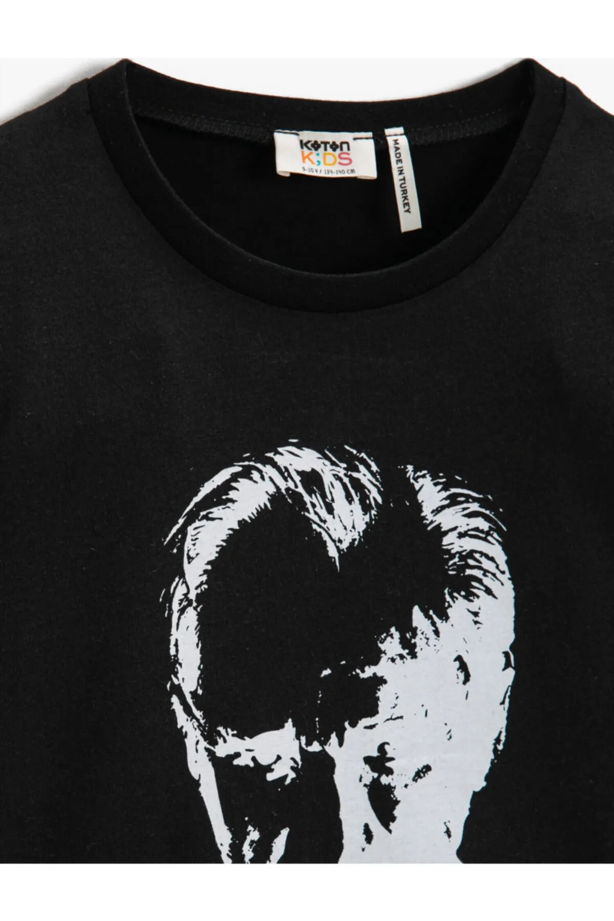 Koton  Atatürk bedrucktes T-Shirt aus Baumwolle mit kurzen Ärmeln