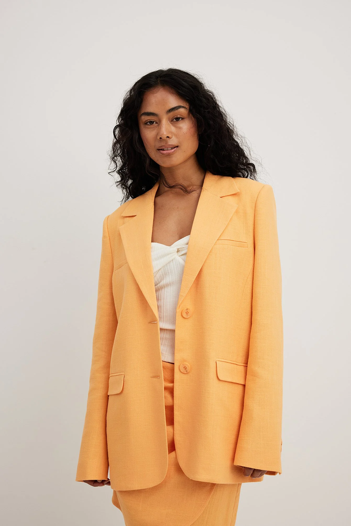 Gerader Blazer mit Taschendetails