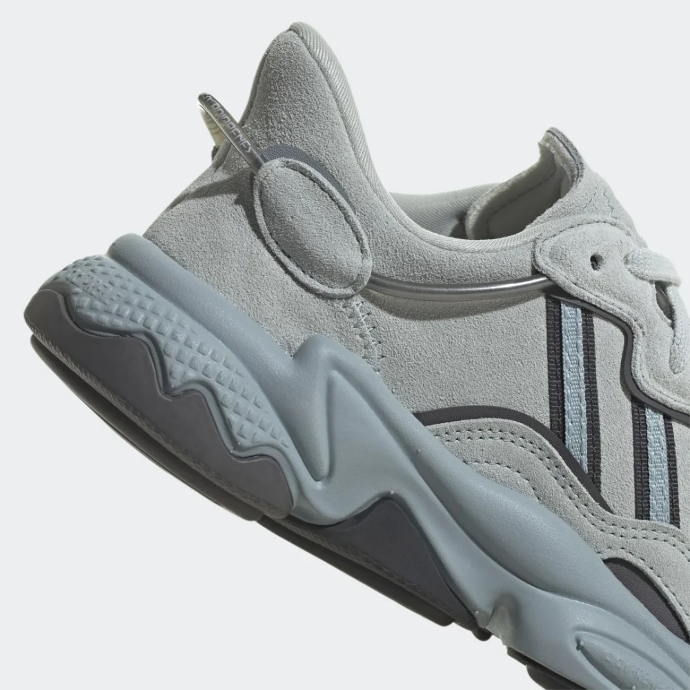 adidas OZWEEGO HQ1633 / schwarz