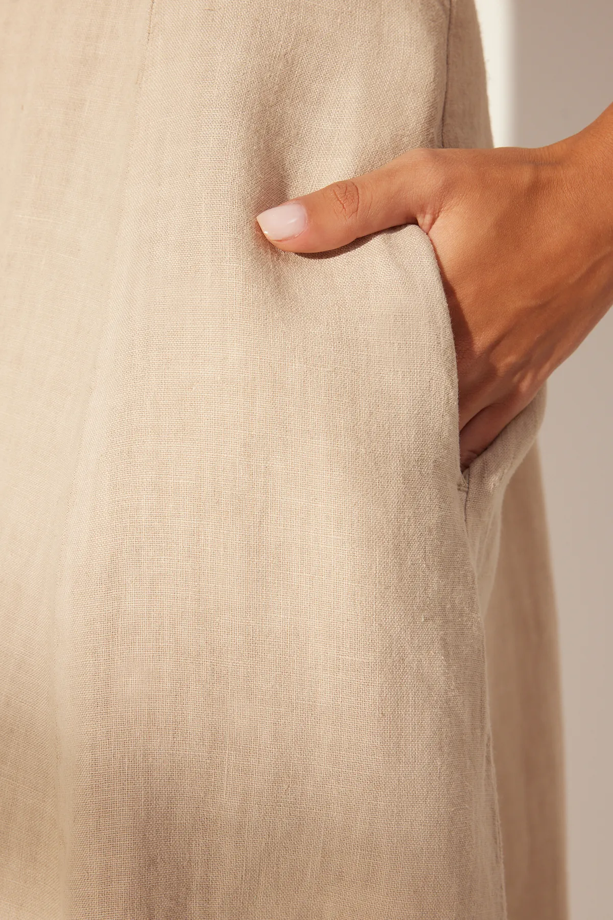 Trendyol Collection  Steinfarbenes trägerloses Maxikleid aus 100 % Leinen TWOSS24EL00663