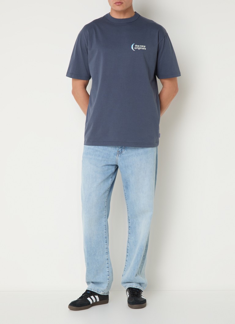 Tricou original nou cu 9 faze ale lunii, logo și imprimeu pe spate.