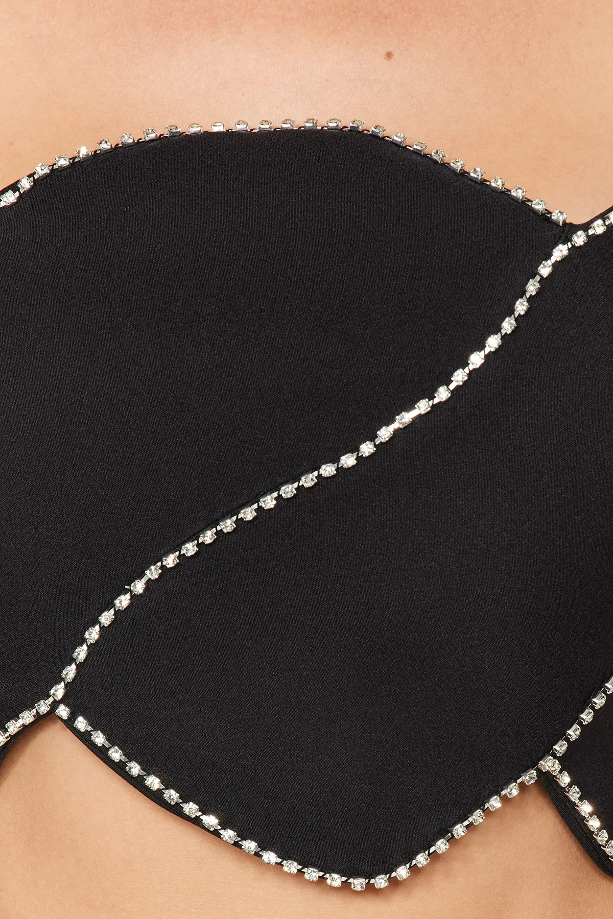 Trendyol Collection  Schwarzes Crop-Bustier mit glänzendem Stein TPRAW24BS00026