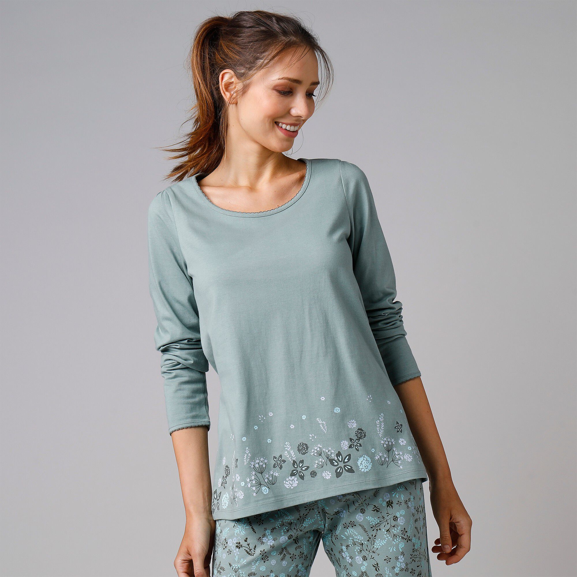 Tee-shirt de pyjama manches longues imprimé base fleurs