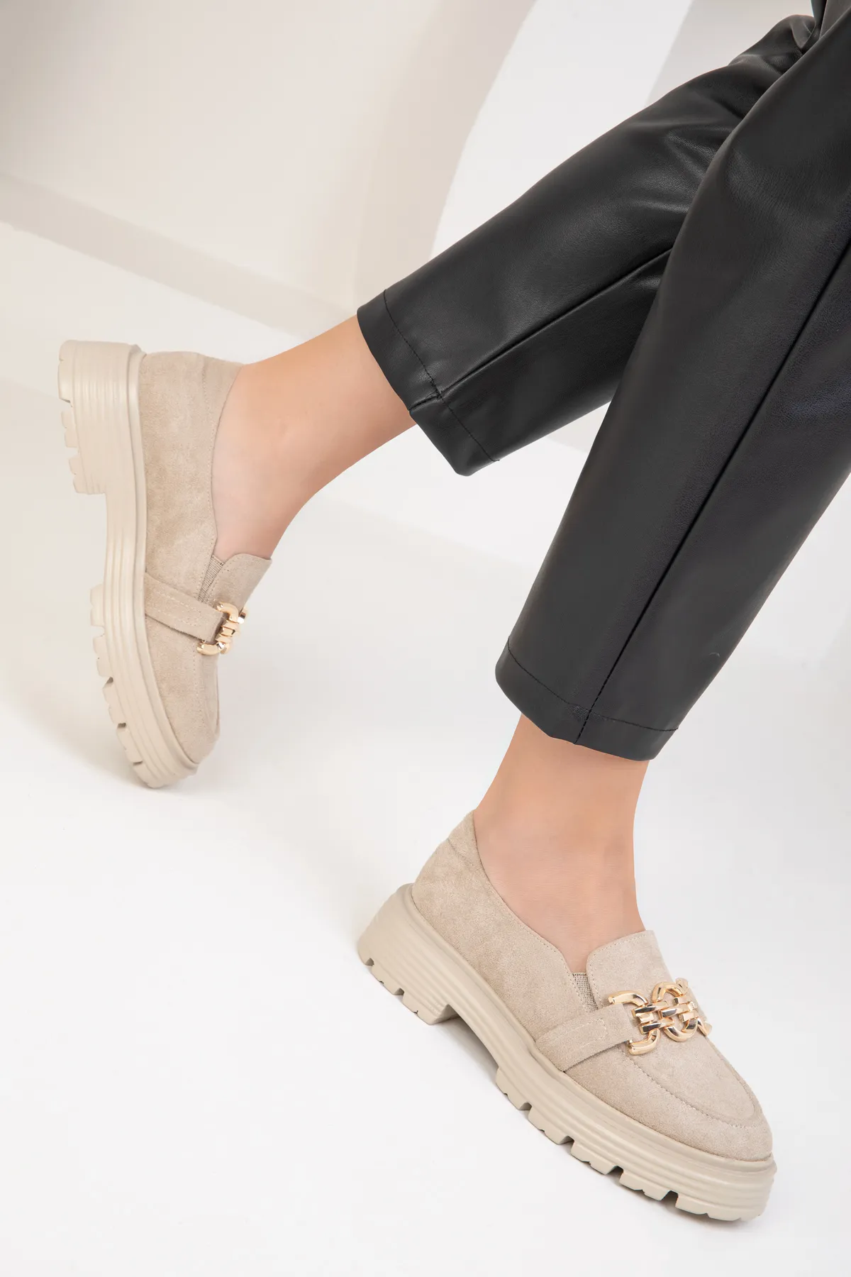 SOHO  Freizeitschuhe für Damen aus Wildleder 18738
