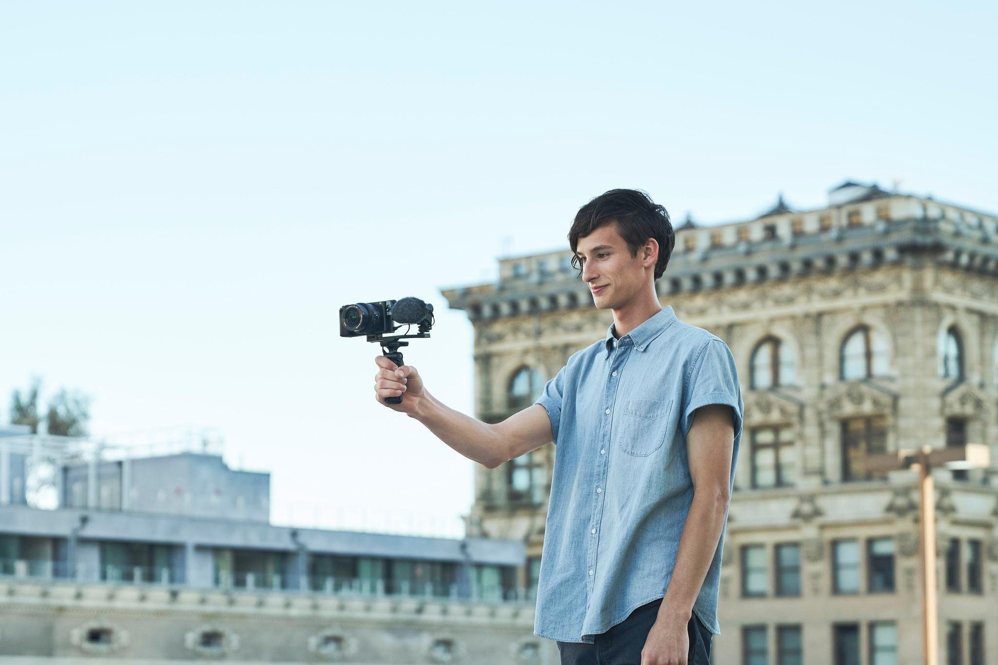 Sony ILCE-6100B -Alpha 6100 E-Mount Systemkamera (24,2 MP, 4K Video, 180° Klapp-Display, WLAN (Wi-Fi), nur Gehäuse)