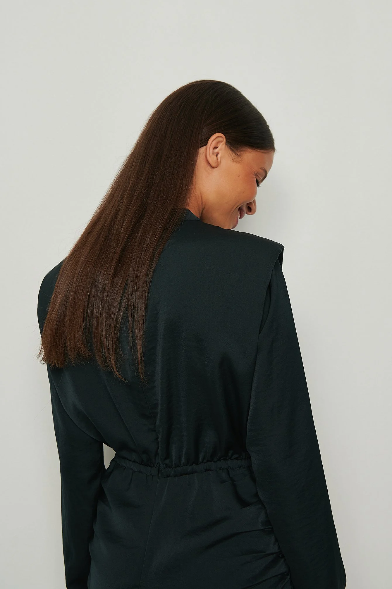 Minikleid mit gepolsterten Schultern und Kordelzug