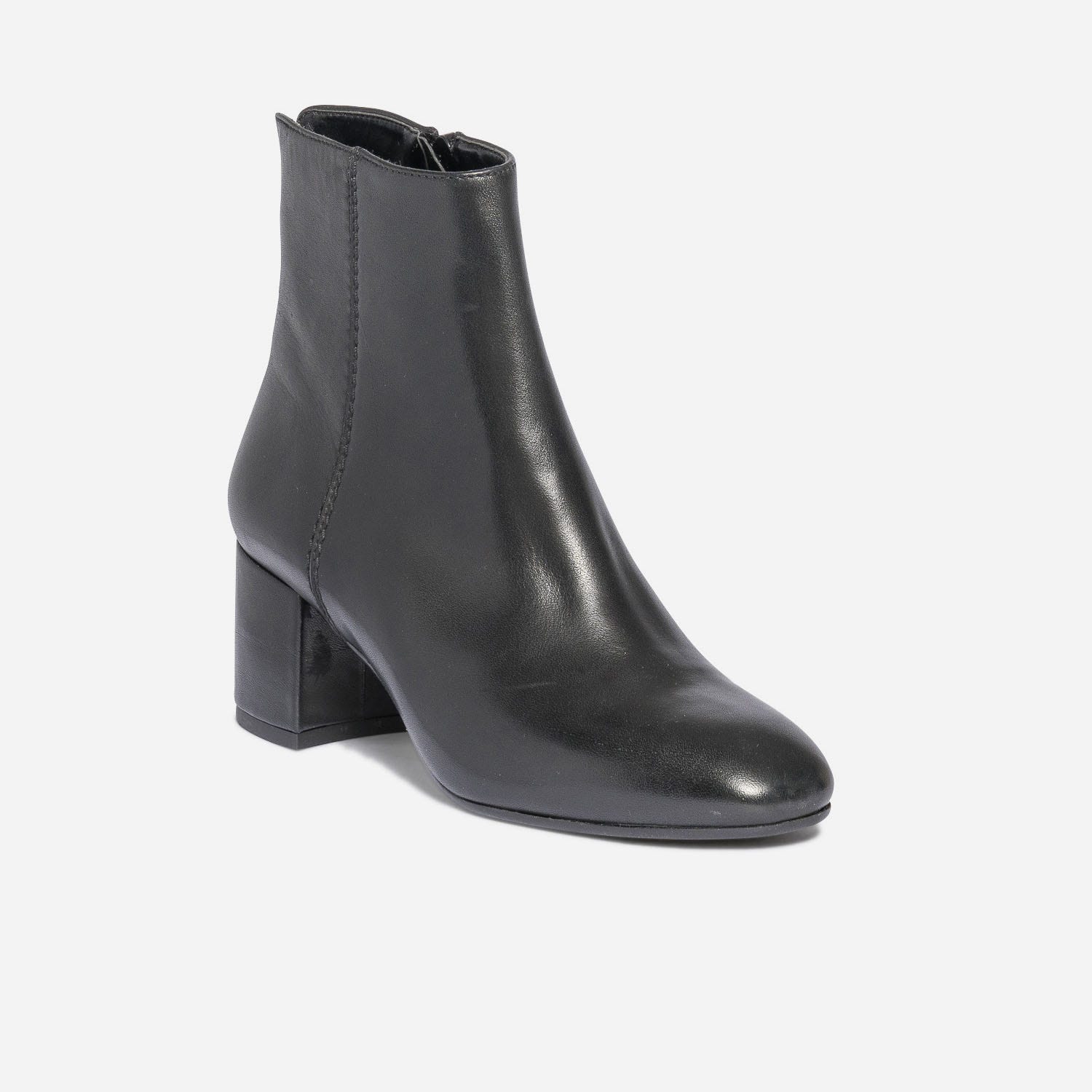 Boots noir en cuir avec couture côté