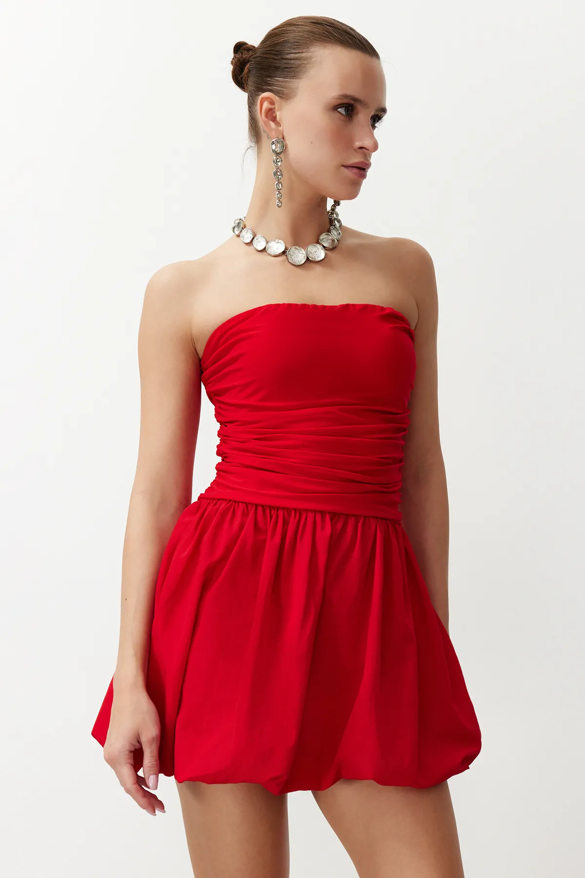 Trendyol Collection  Rotes, elegantes Abendkleid mit Taillenöffnung/Skater-Muster TPRSS24EL00074