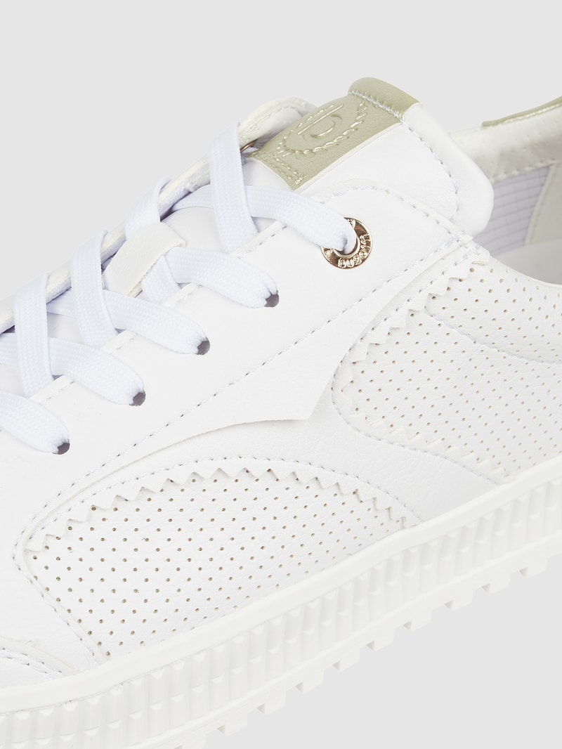 Sneaker in Leder-Optik in weiß