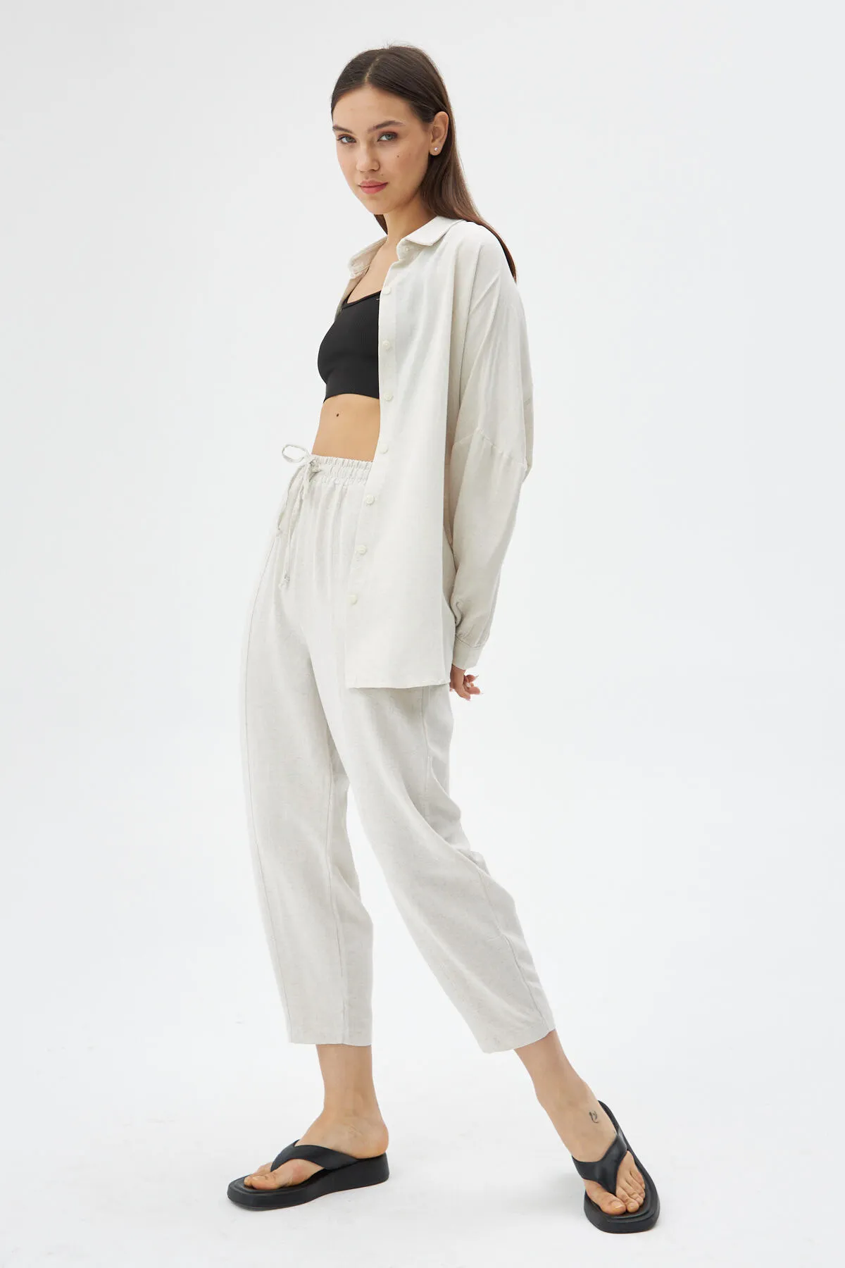 Laluvia  Steinfarbenes Leinenhemd, Shalwar-Hose, Oberteil und Unterteil im Set