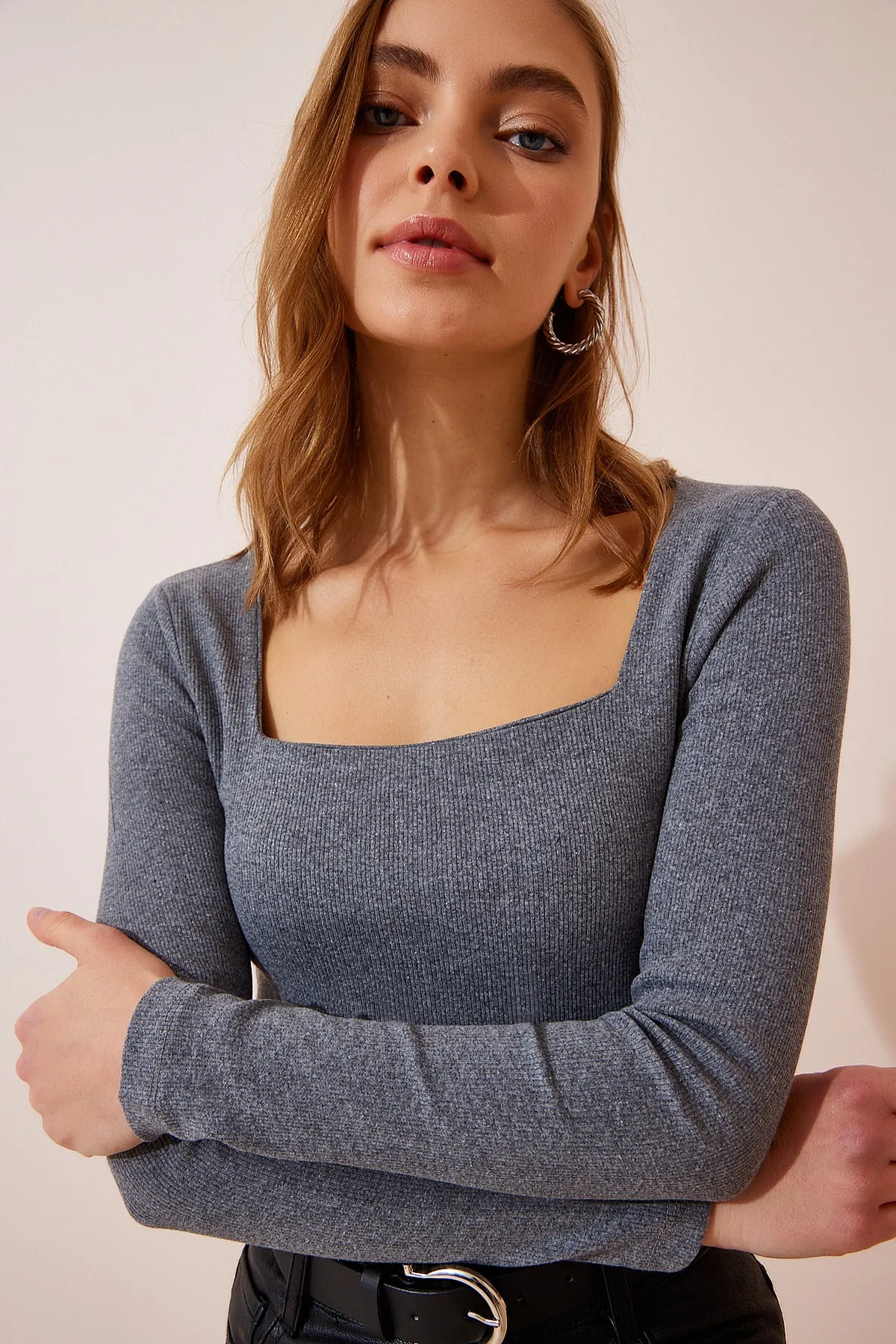 Happiness İstanbul  Damen-Strickbluse mit quadratischem Ausschnitt in Grau GT00052