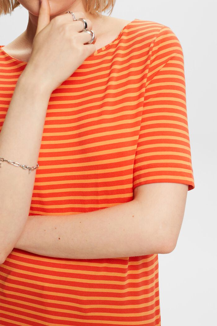 Gestreiftes Baumwoll-T-Shirt mit U-Boot-Ausschnitt