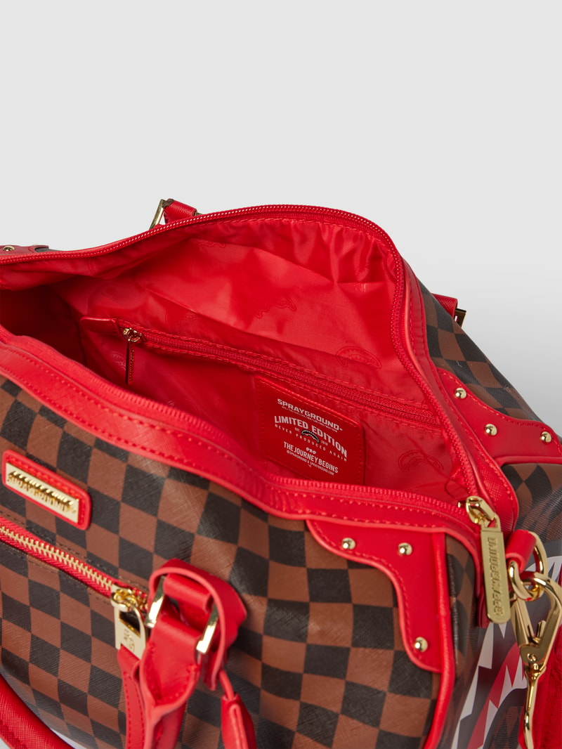 Duffle Bag mit Allover-Muster Modell 'RED SHARKS IN PARIS' in mittelbraun