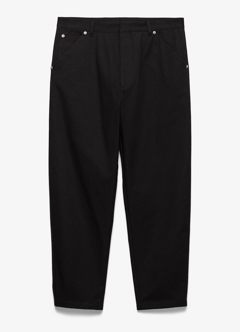 Pantaloni Prada cu croială clasică și buzunare laterale.