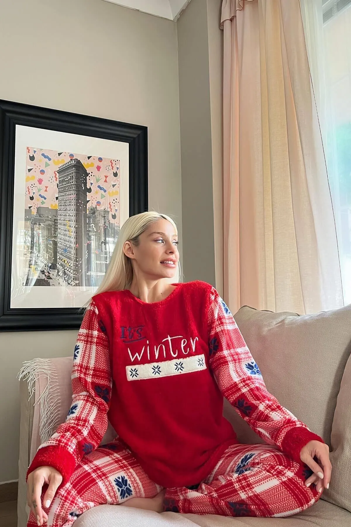 Pijamaevi  Red It&'s Winter gemustertes Plüsch-Pyjama-Set für Damen