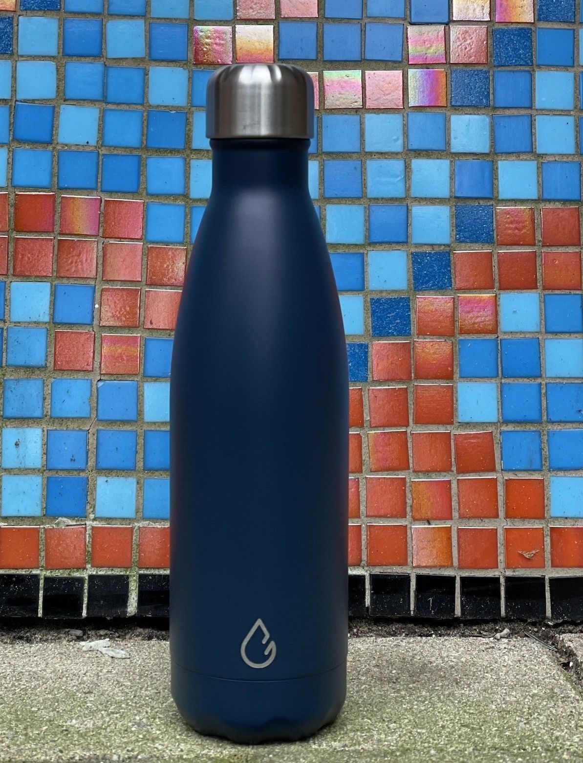 Wattamula Design Öko Edelstahl 500-ml-Wasserflasche mit Extraverschluss und Tragekarabiner