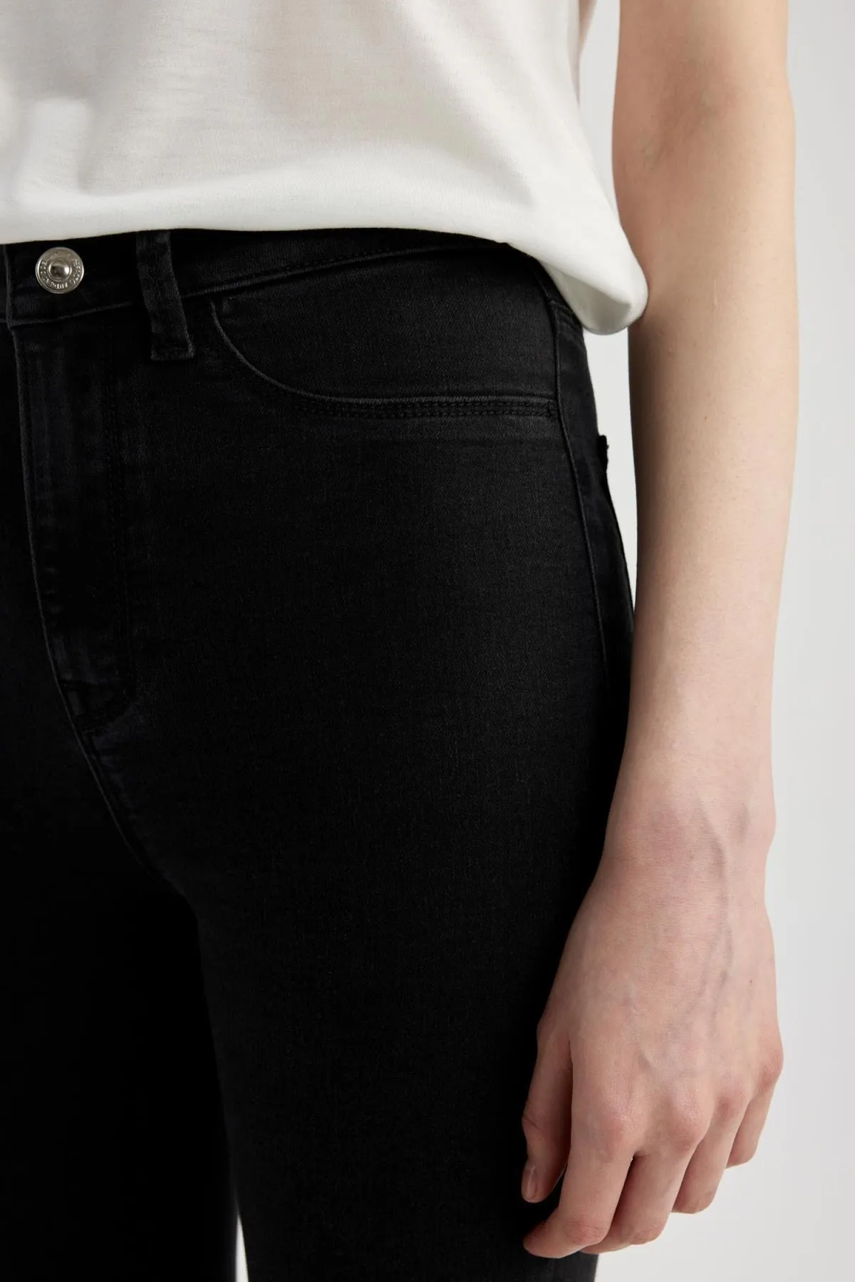 DeFacto  Super Skinny Jegging Fit Jeanshose mit hoher Taille und schmalem Bein Z8260az23sp