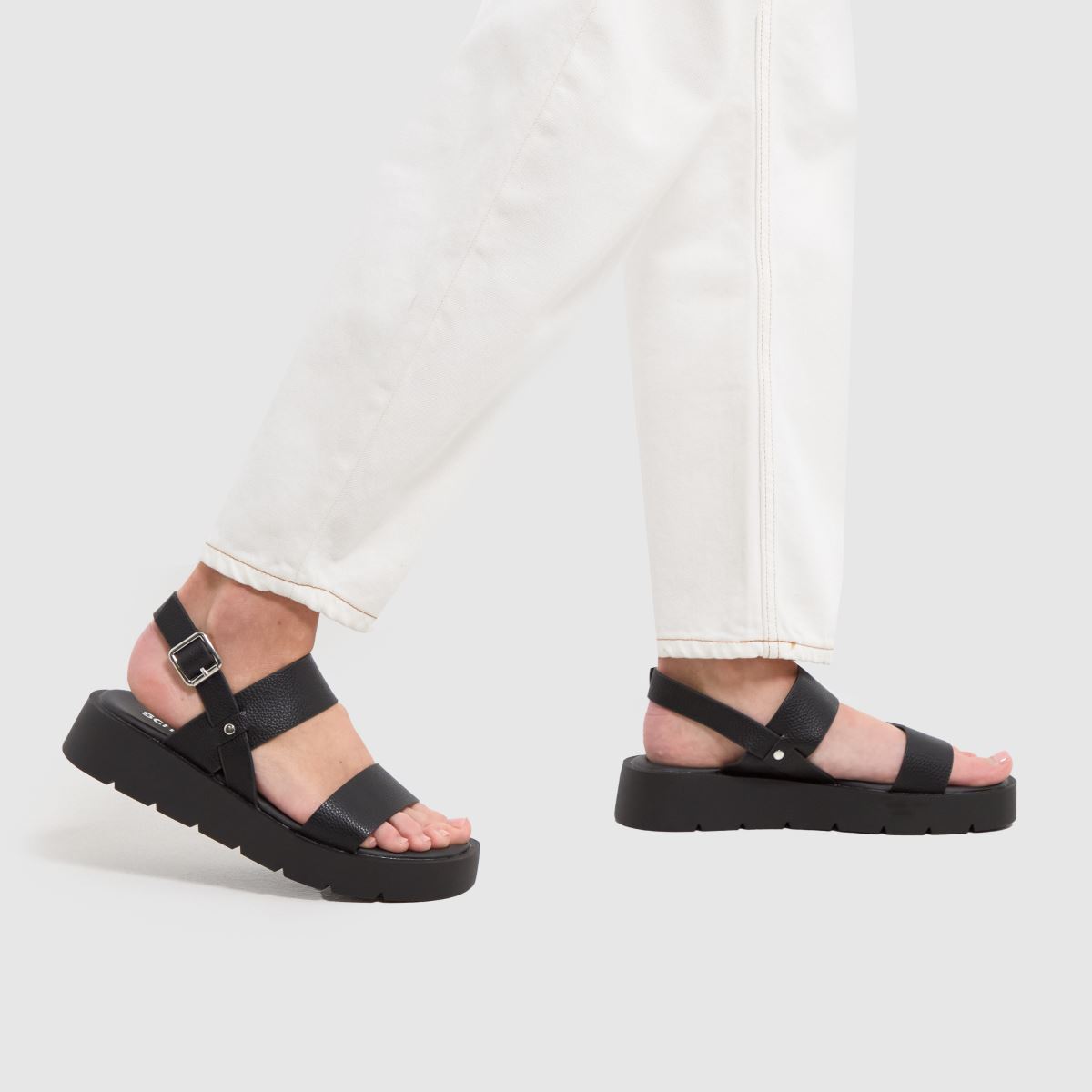 Schuh Tayla vastag szandálok fekete színben