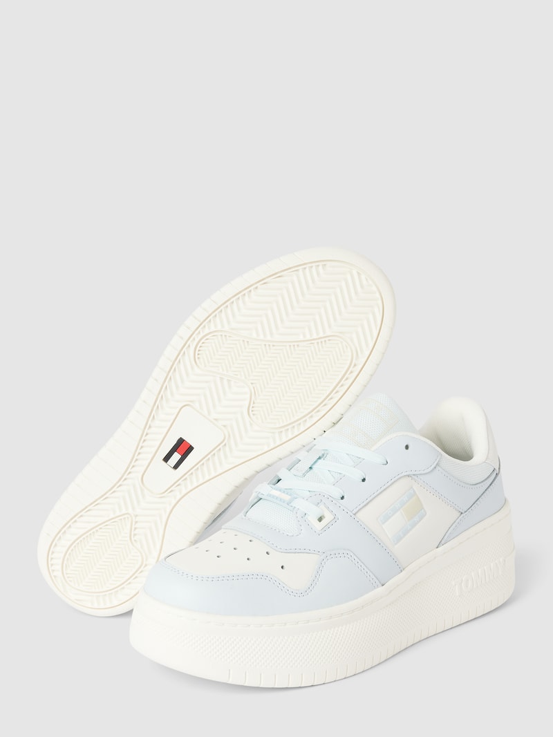 Sneaker mit Schnürverschluss in hellblau