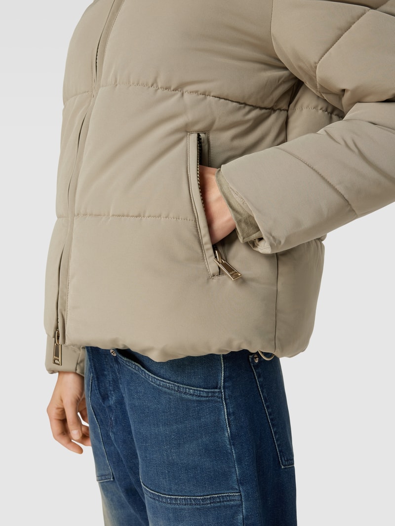 Steppjacke mit Kapuze in hellgrau