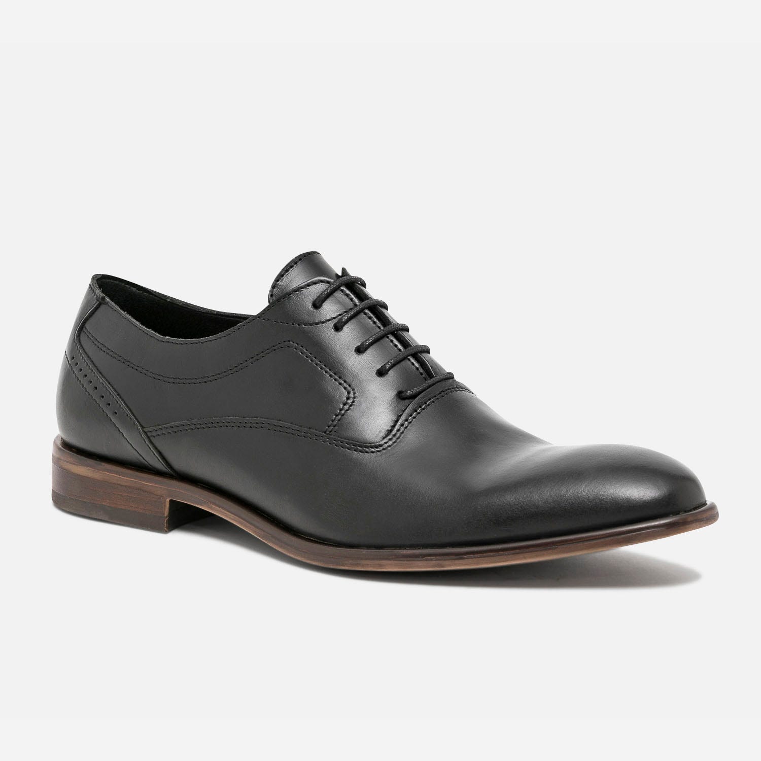Richelieu noir en cuir éco-conçu