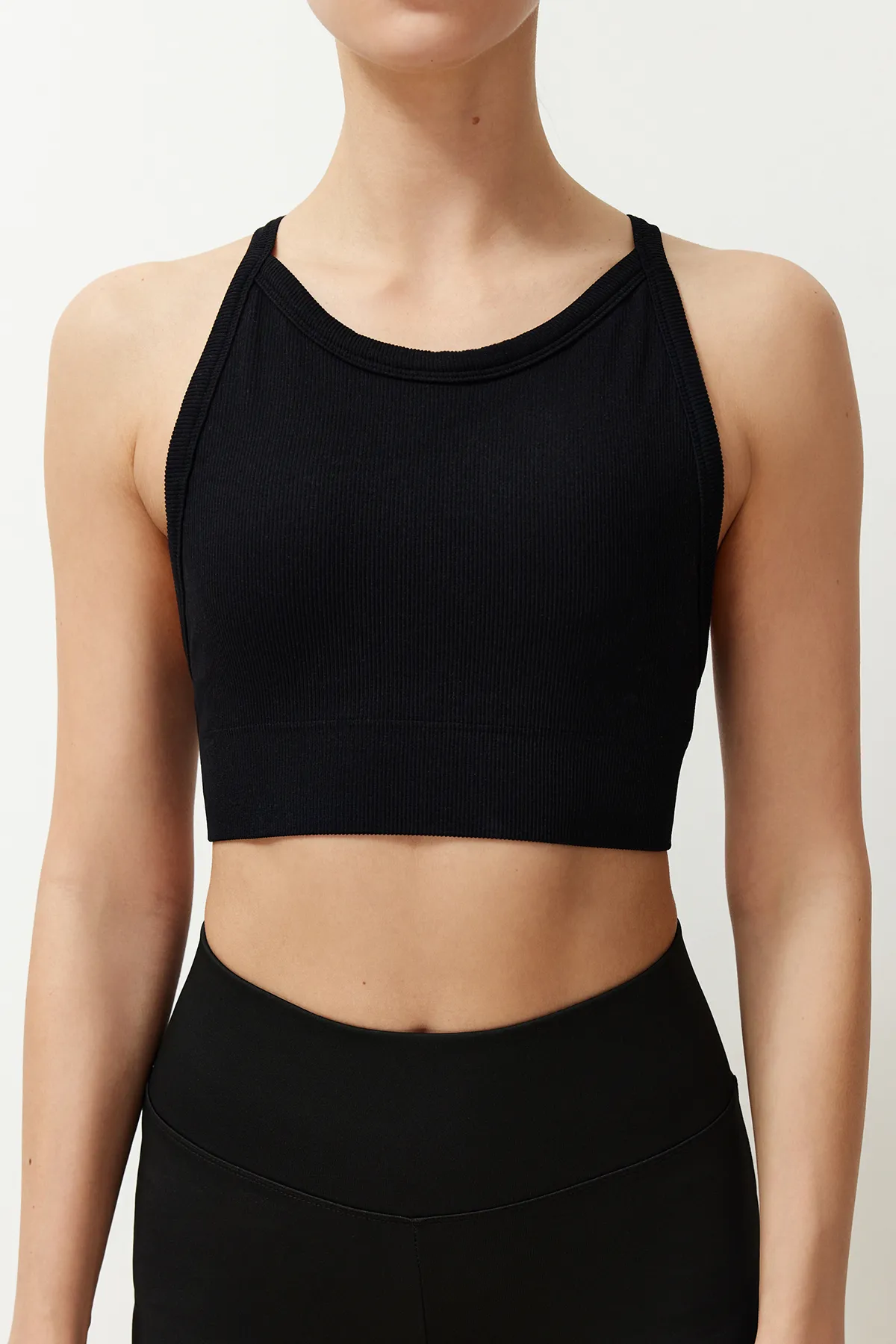 Trendyol Collection  Schwarzer nahtloser/nahtloser, gestützter/formender Neckholder-Sport-BH aus Strick THMSS24SS00029