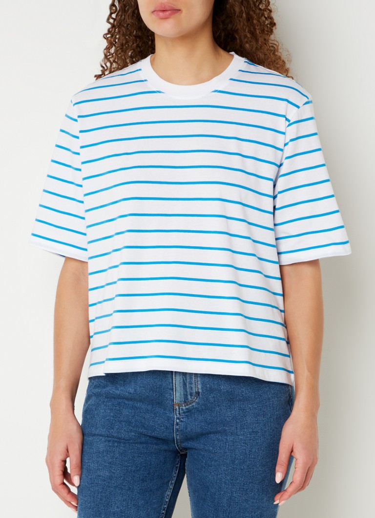 Tricou cu dungi și fluiere