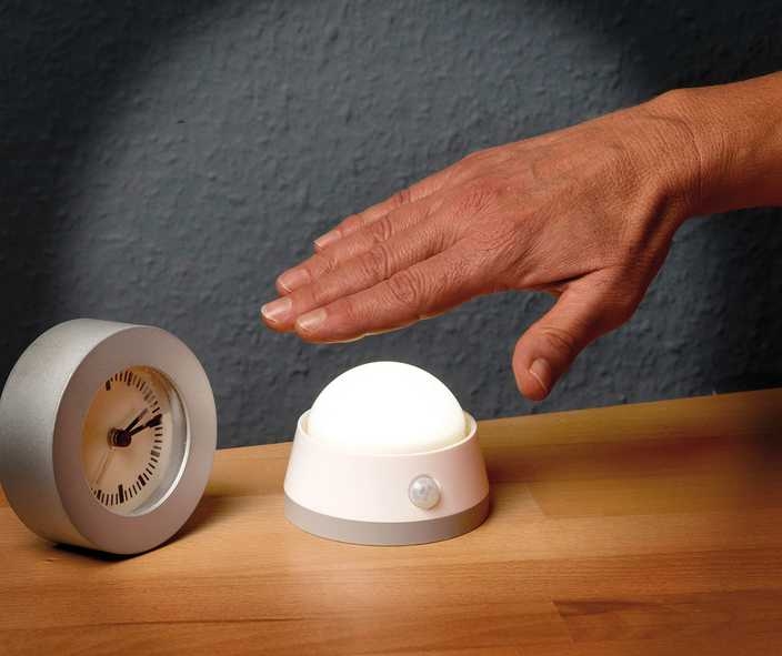 Lampă de noapte LED Brennenstuhl 1173290 NLB 02 BS cu baterie, senzor de mișcare cu infraroșu și întrerupător, 2 LED-uri 6 lm, 3x AA (incluse)