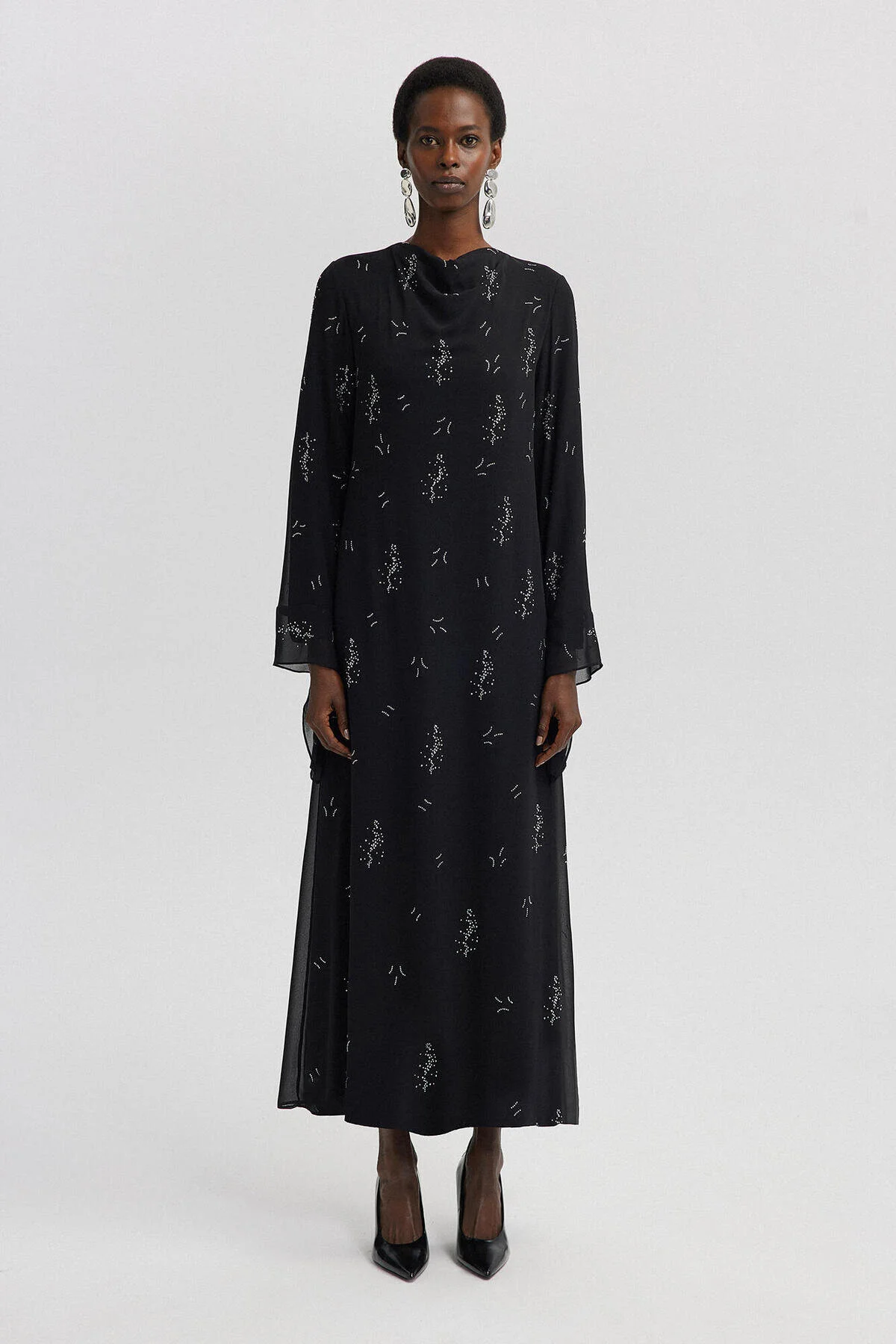 Touché Privé  CHIFFONKLEID MIT STEINSTICKEREI