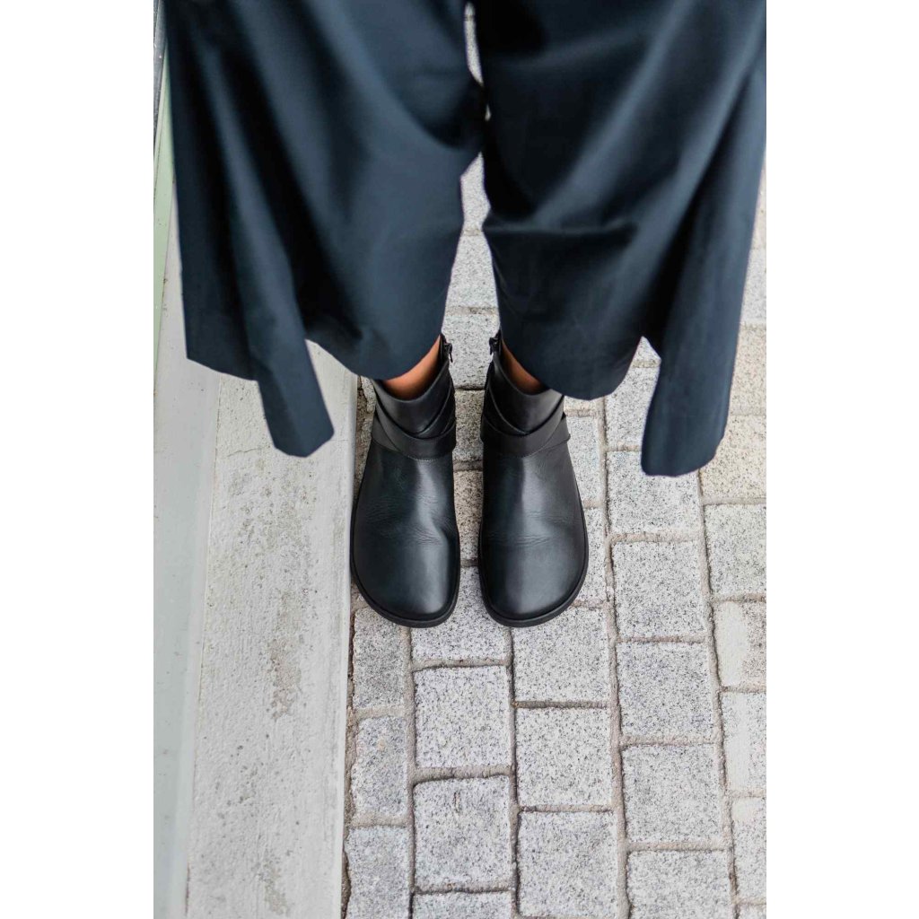 Shapen Divine Black Barfußstiefeletten