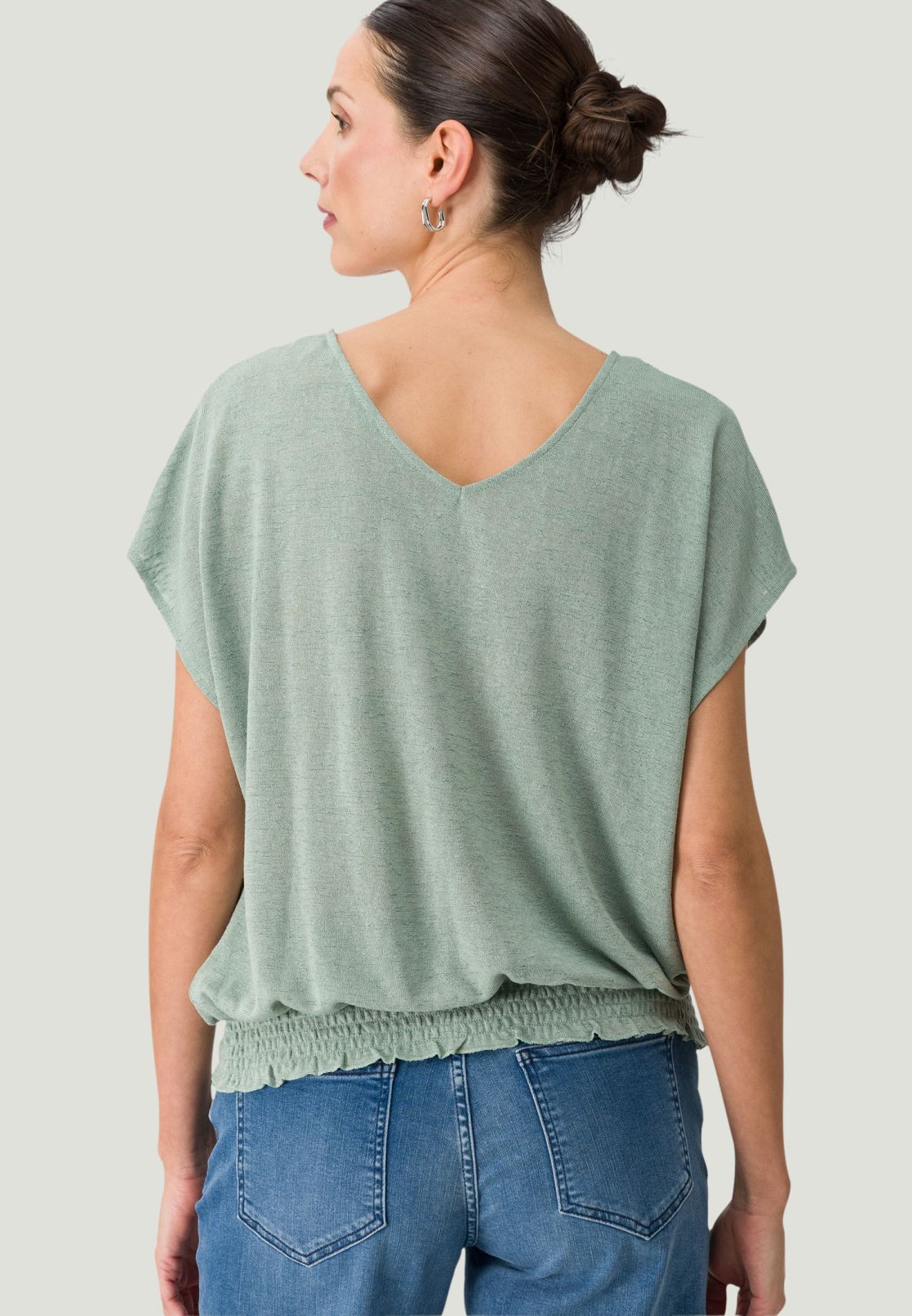 Shirt mit Rückenausschnitt