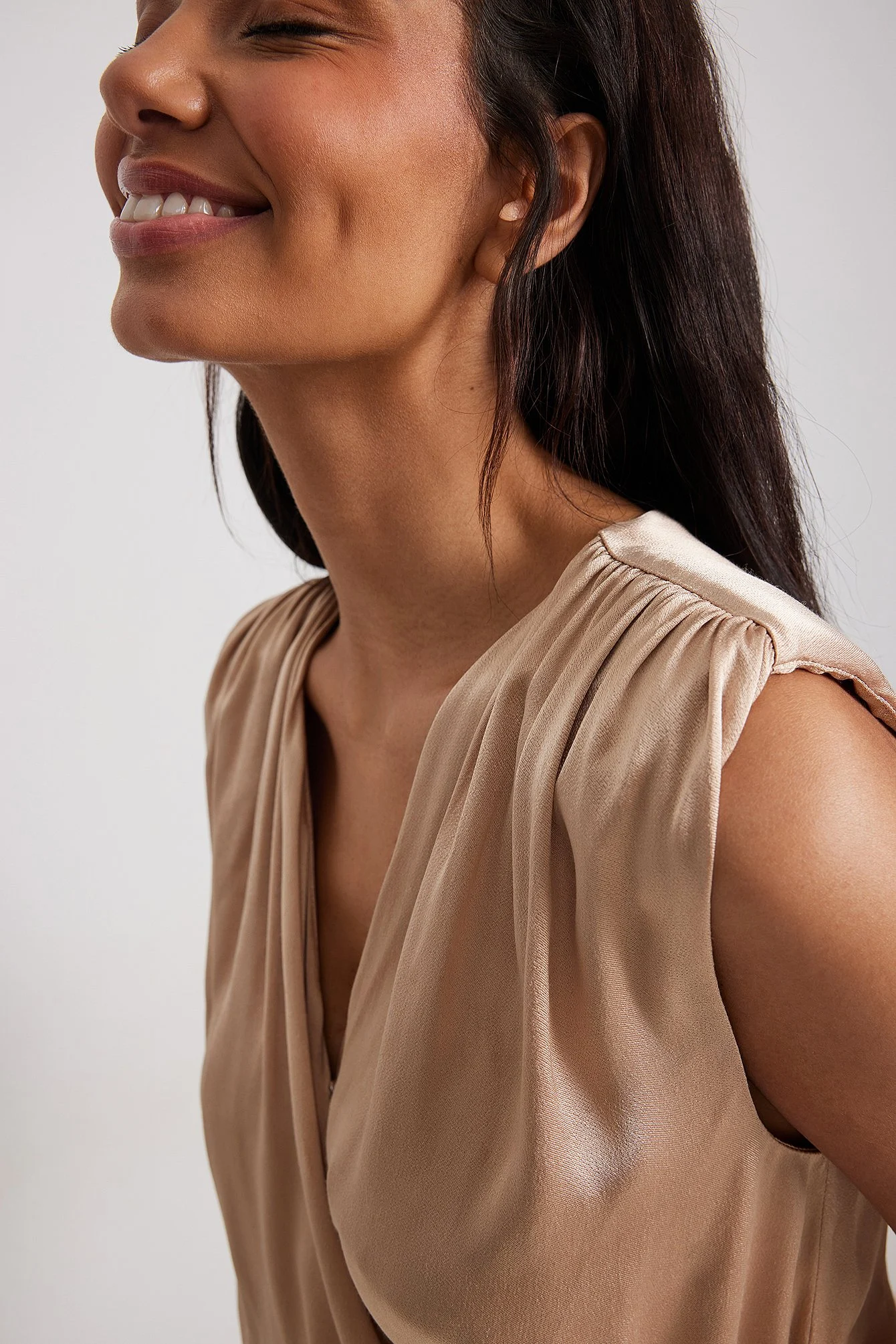 Satin-Top mit drapierter Front
