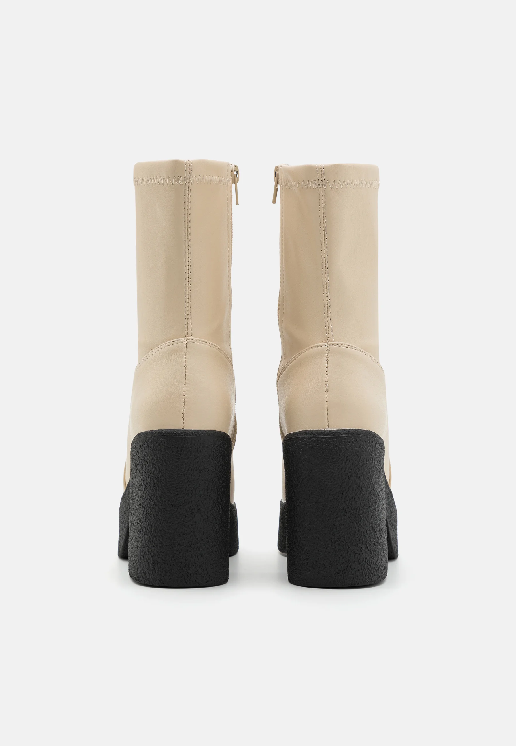 Botines de tacón par e impar