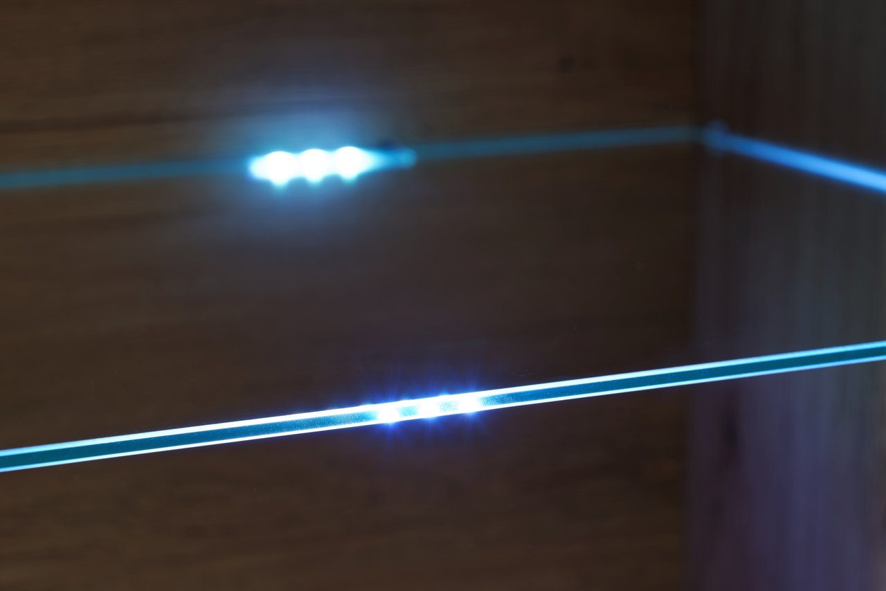 Domando Wohnwand Wohnwand Frosinone in Schwarz Matt und Anthrazit Hochglanz, Breite 280cm, dunkel getönte Glasfronten, RGB LED Beleuchtung