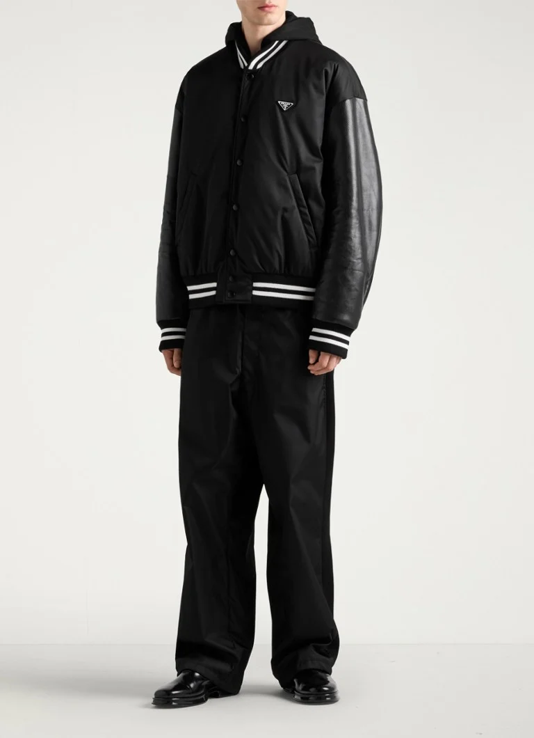 Jachetă bomber supradimensionată Prada Re-Nylon cu inserții din piele.